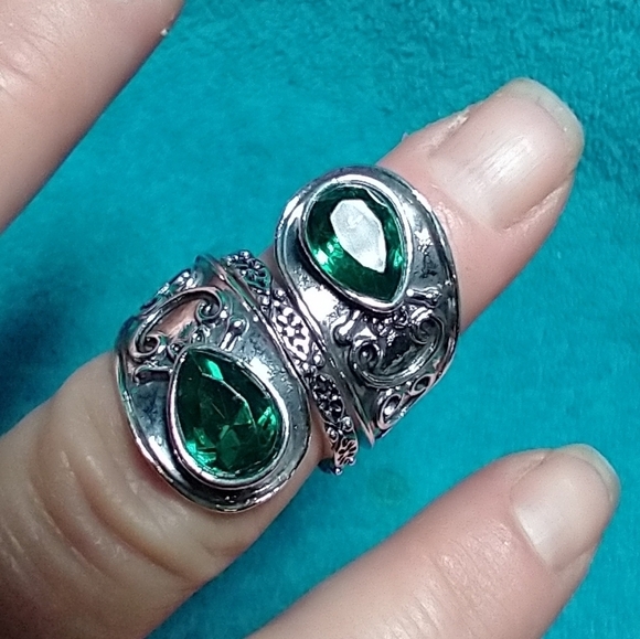 Silvertone green stone ring intricate decorative  large - Picture 1 of 4